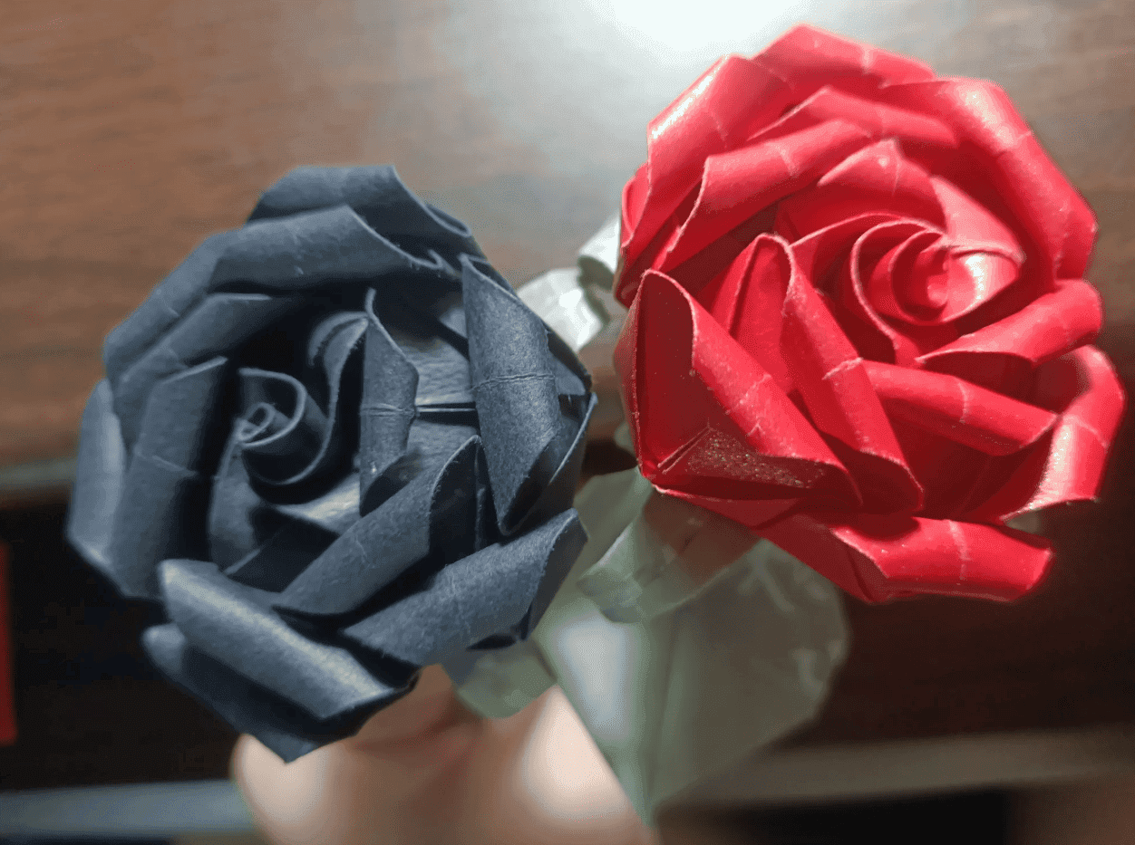 秦徹二週年無料應援・手作紙玫瑰(紅、黑兩色)
